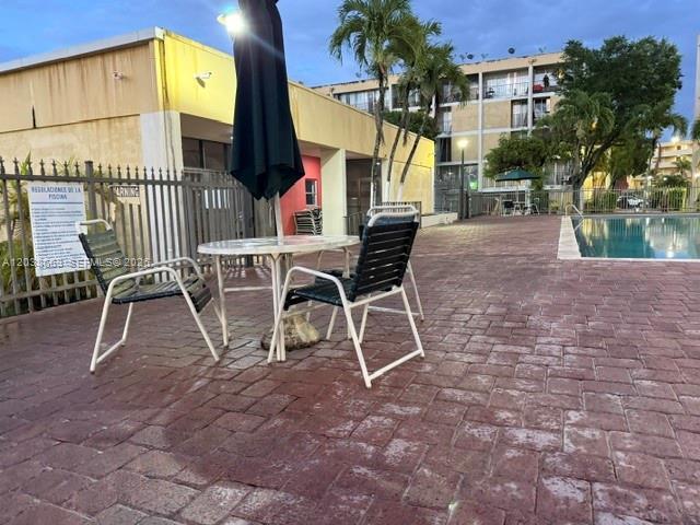 Building Photo - 9280 Fontainebleau Blvd