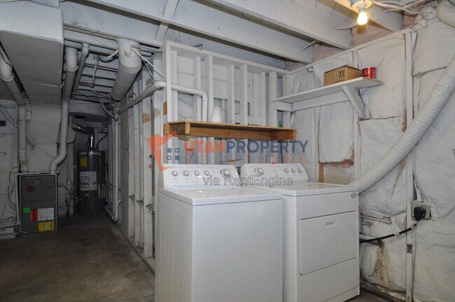 Building Photo - 1577 Glen Arbor St