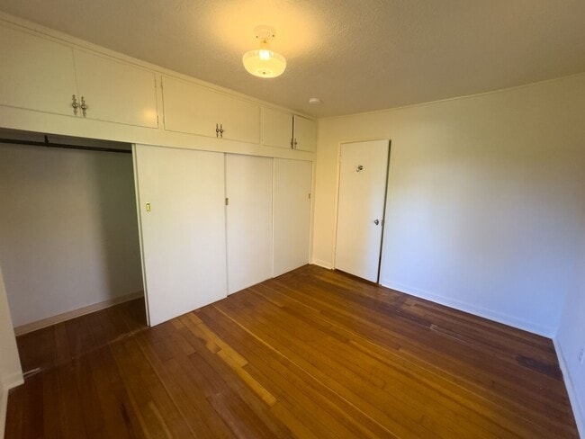 Building Photo - MOVE IN SPECIAL - Charming 2 Bed 1 Bath Home on Fenced Corner Lot in South Salem