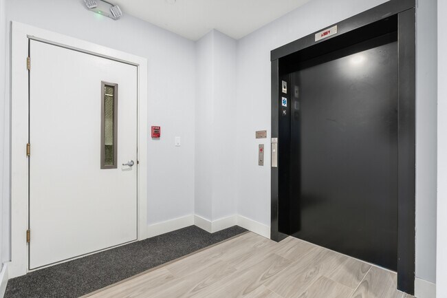 Building Photo - 3850 Washington St