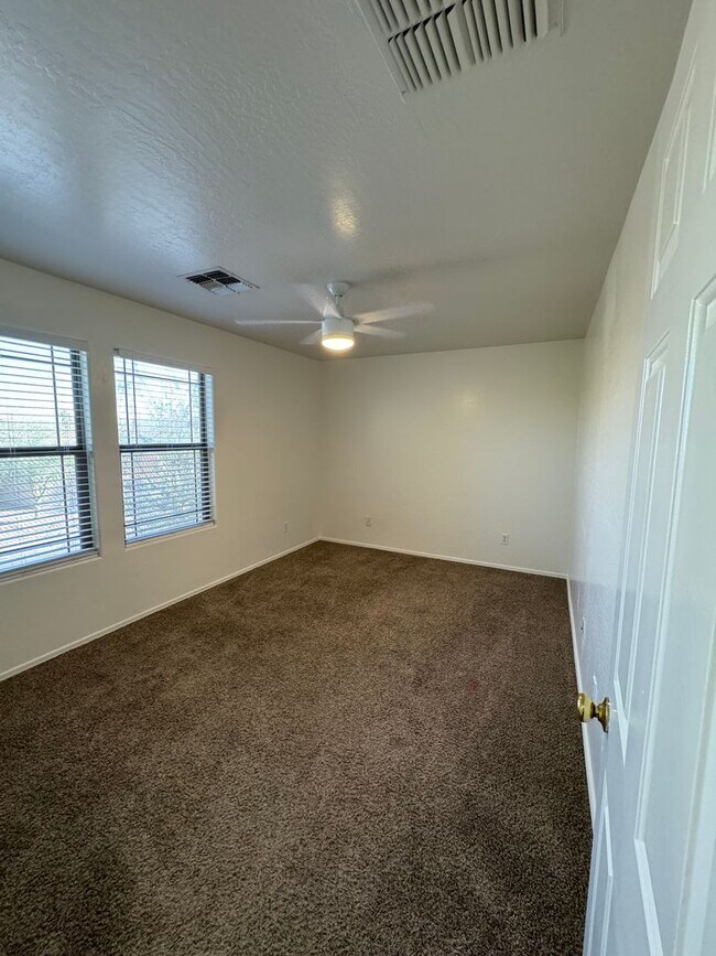 Building Photo - 6412 S 71st Dr