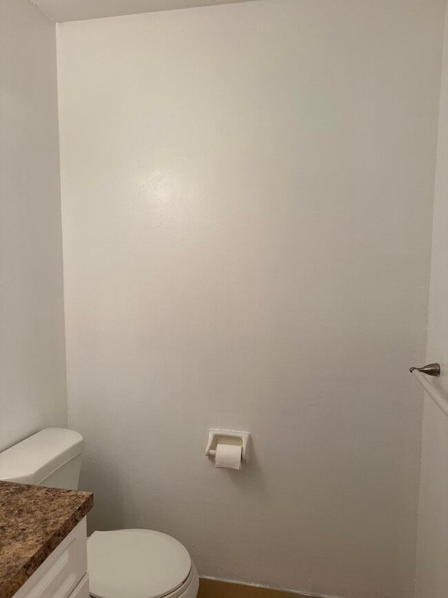 Building Photo - 552 High Point Dr