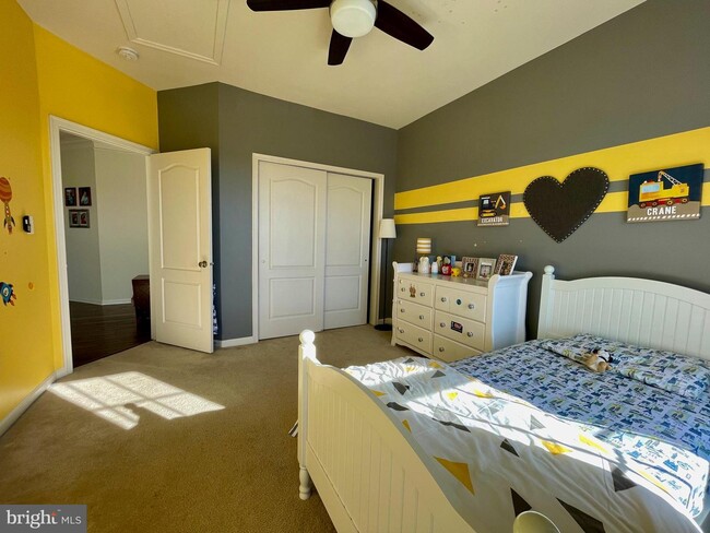 Building Photo - 42900 Southview Manor Dr