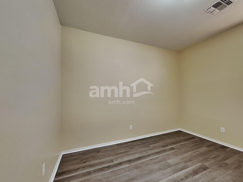 Building Photo - 7814 S 74th Ave