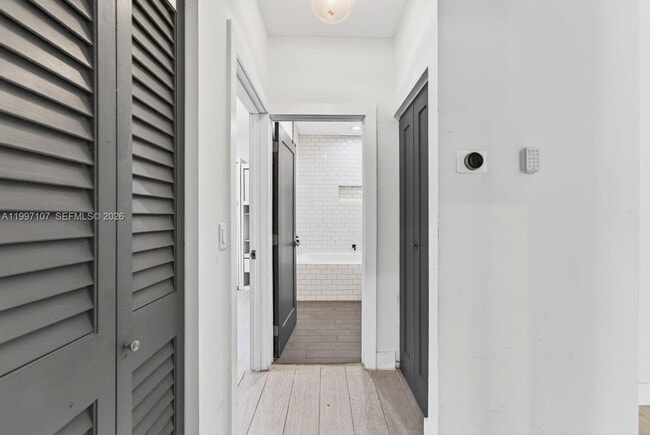 Building Photo - 1126 NE 16th Ct