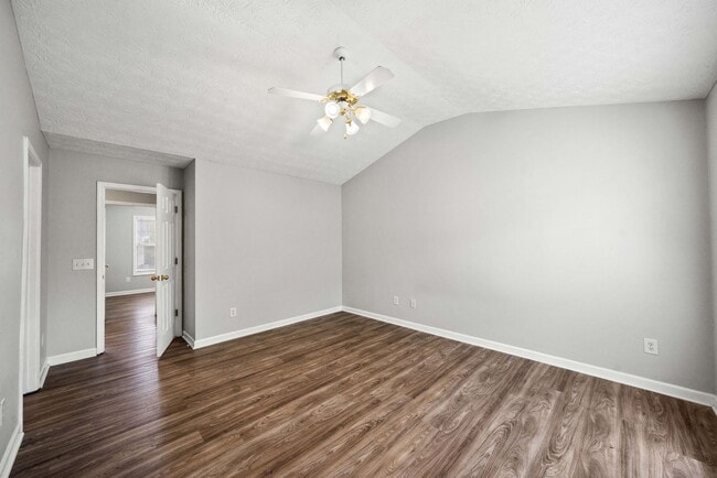 Building Photo - 3-bedroom, 2.5-bath end-unit townhome in the Garrison Square