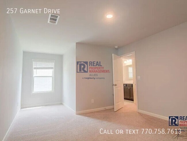 Building Photo - 257 Garnet Dr