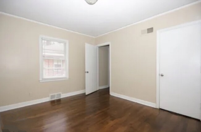Building Photo - 1068 N McLean Blvd