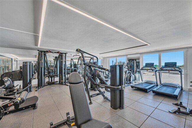 Building Photo - 345 Ocean Dr