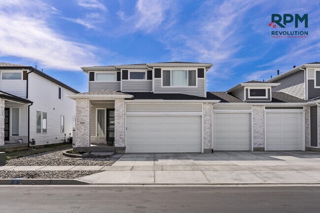 Building Photo - "Charming West Haven Retreat: Spacious 3-B...