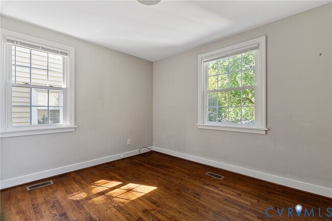 Building Photo - 6516 Kensington Ave