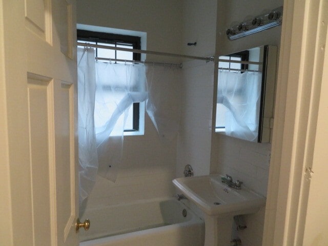 Building Photo - 845 W Agatite Ave