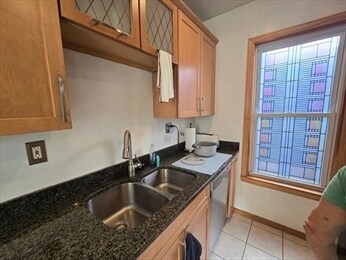 Building Photo - 28 Bardwell St