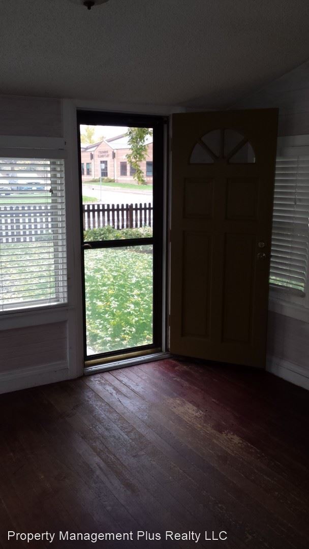 Building Photo - 3 br, 1 bath House - 104 Longs Peak Ave