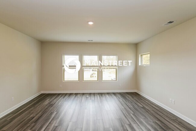 Building Photo - 4 Bedroom Pet-Friendly Home in Charlotte, NC with Main Street Renewal
