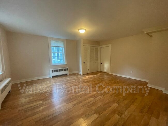 Building Photo - 132 Middle St