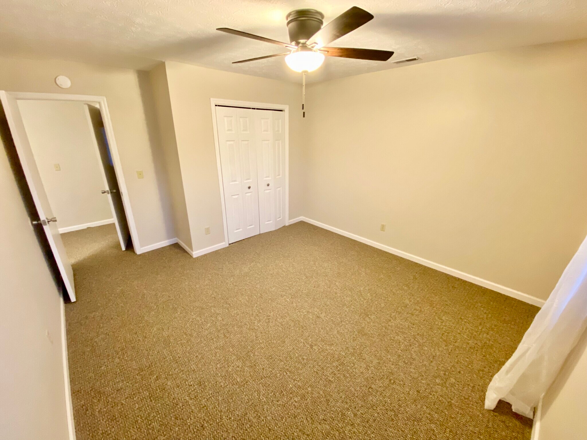 Building Photo - 116 Main St