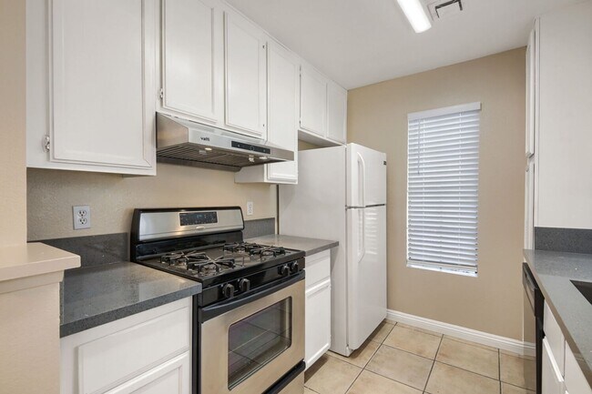 Building Photo - 4860 Nara Vista Way