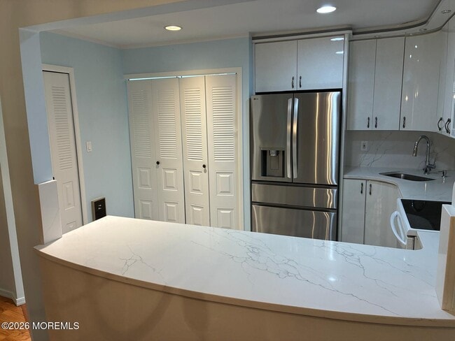 Building Photo - 131 Amberly Dr