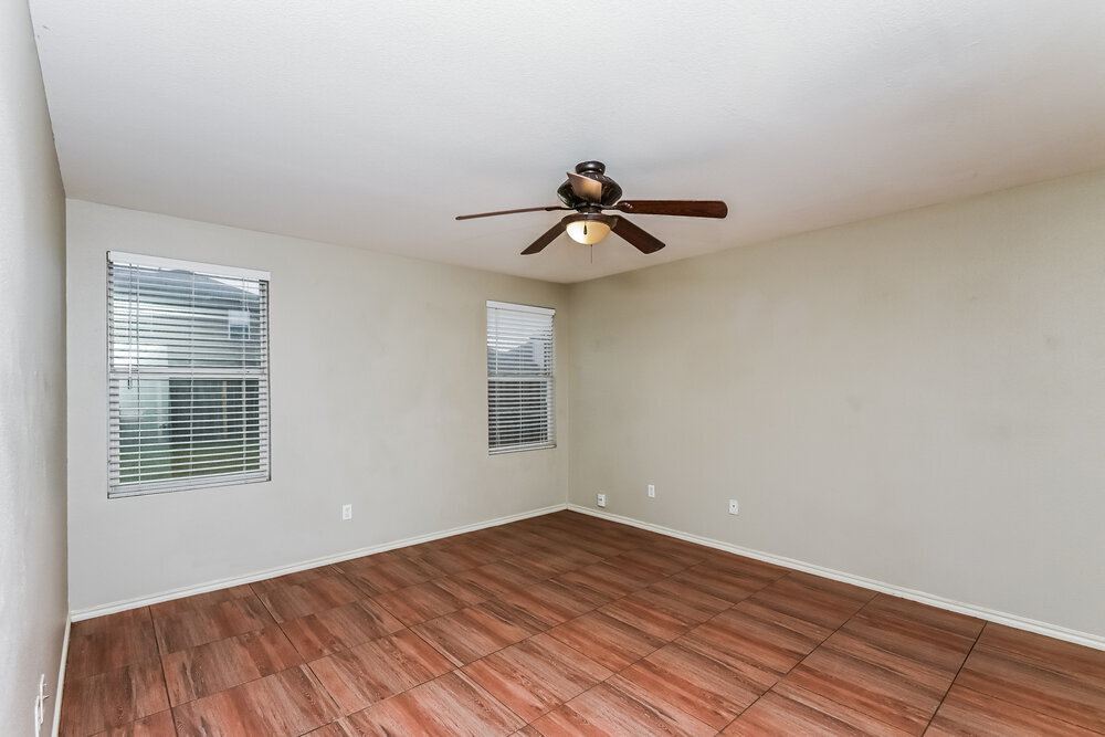 Building Photo - 517 Creekbend St