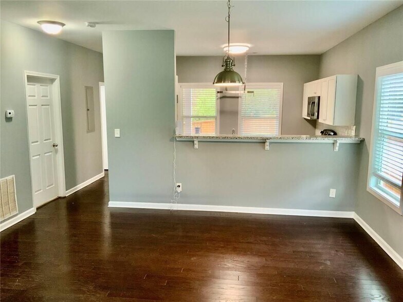 Building Photo - 294 SW Bass