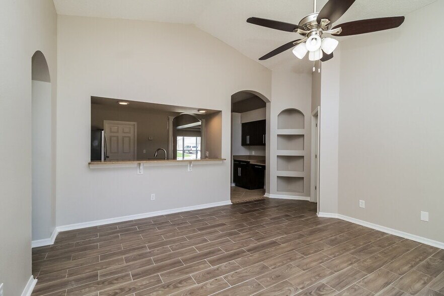 Building Photo - 131 Brushcreek Dr