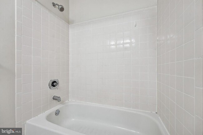 Building Photo - 8 Marsh Ct