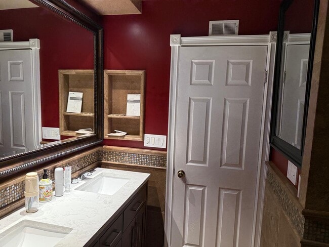 Building Photo - 22482 Lake Forest Ln