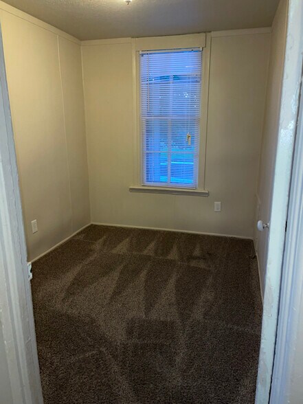 Building Photo - 101 S Comstock St