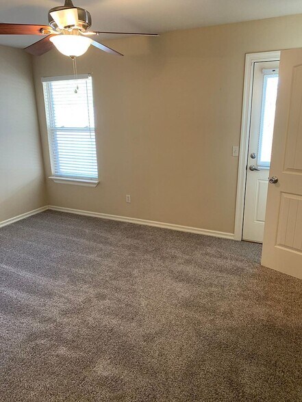 Building Photo - 333 Sterling Pointe Way