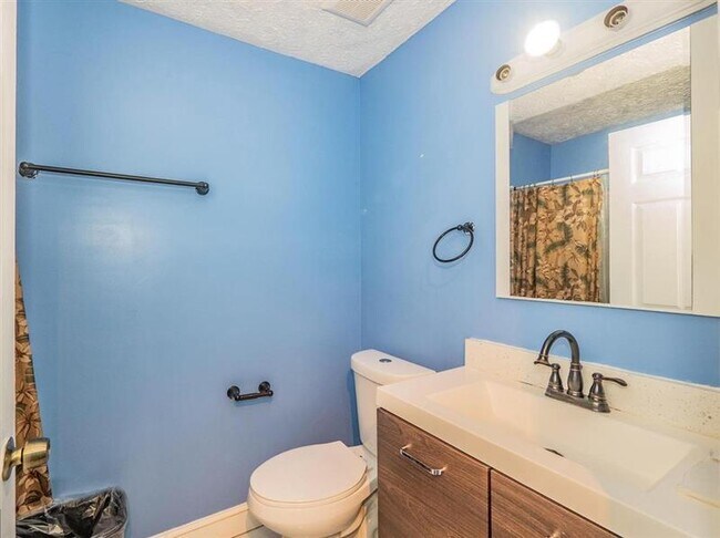 Building Photo - Very spacious beautiful 2bedroom Condo