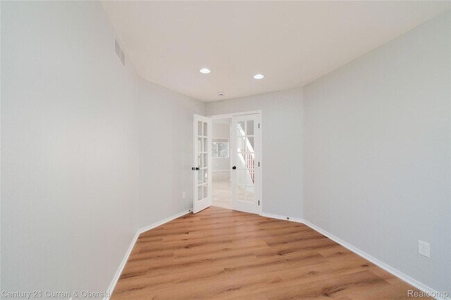 Building Photo - 1083 N Livernois Rd