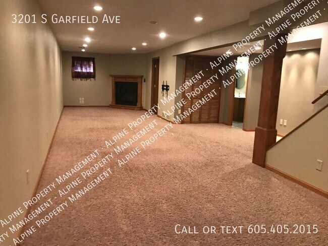Building Photo - 3201 S Garfield Ave
