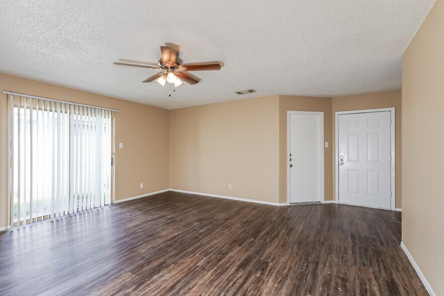 Building Photo - 2949 Moss Plain Dr