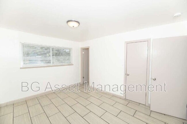 Building Photo - 728 Darina Ave