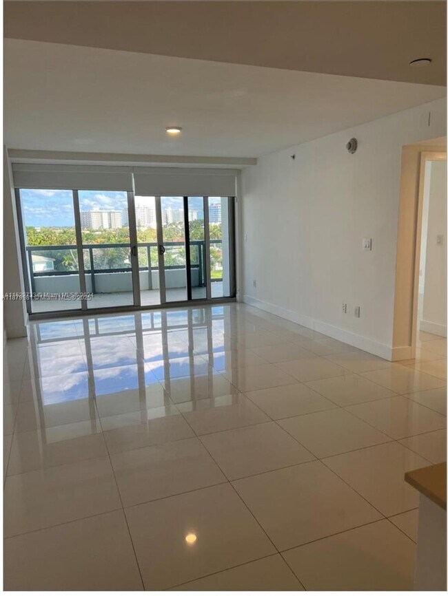 Building Photo - 9261 E Bay Harbor Dr