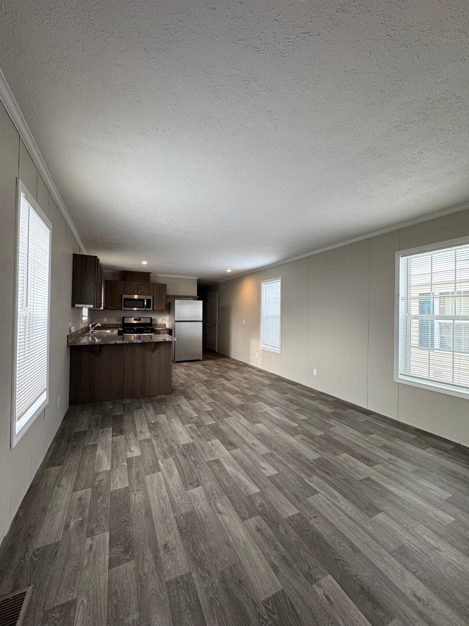 Building Photo - 2340 Maple Dr