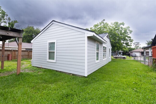 Building Photo - 809 Norell St