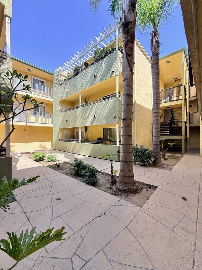Building Photo - Second Story 1 Bedroom / 1 Bath Condo Near SDSU - Pets ok