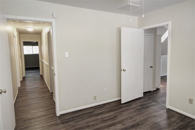 Building Photo - 12118 Double Tree Dr