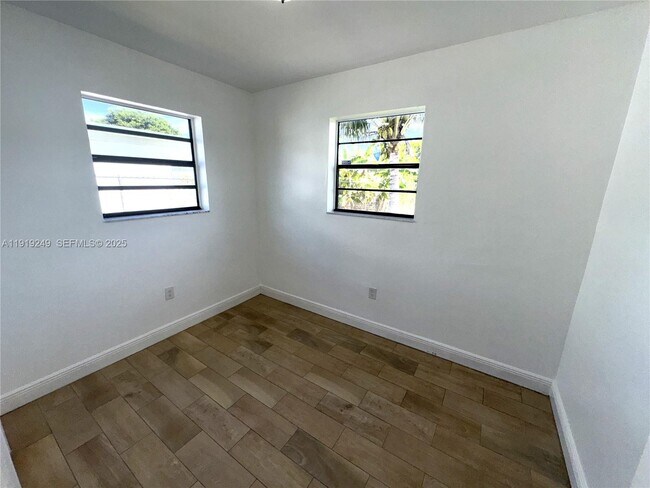 Building Photo - 10840 SW 222nd Dr