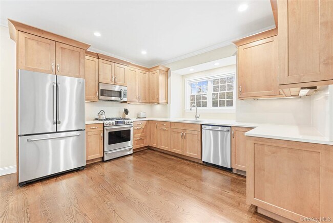 Building Photo - 420 Midland Ave