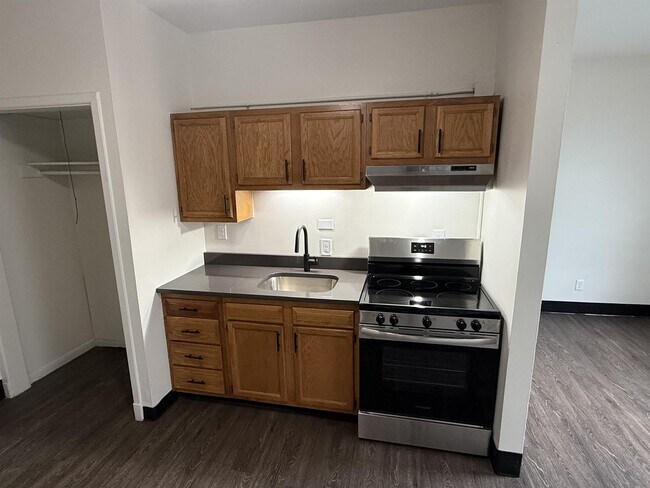 Building Photo - 123 Iowa Ave