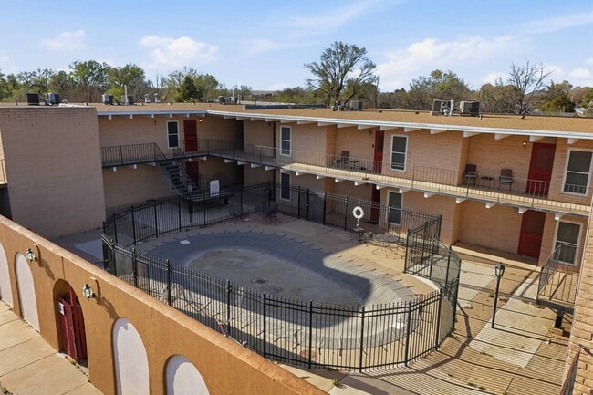 Building Photo - 500 NE 15th St