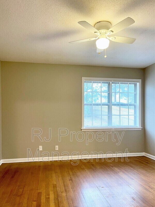 Building Photo - 3553 Clarke Rd