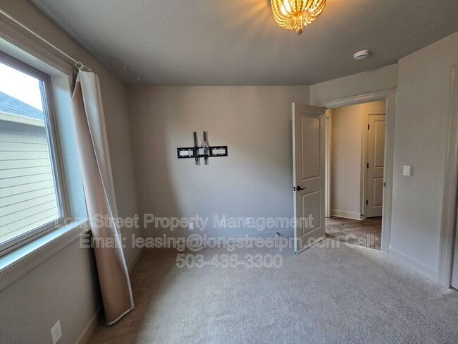Building Photo - 3338 SE Summerfield Dr