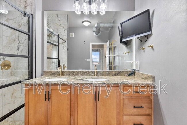 Building Photo - 10111 Inverness Main St