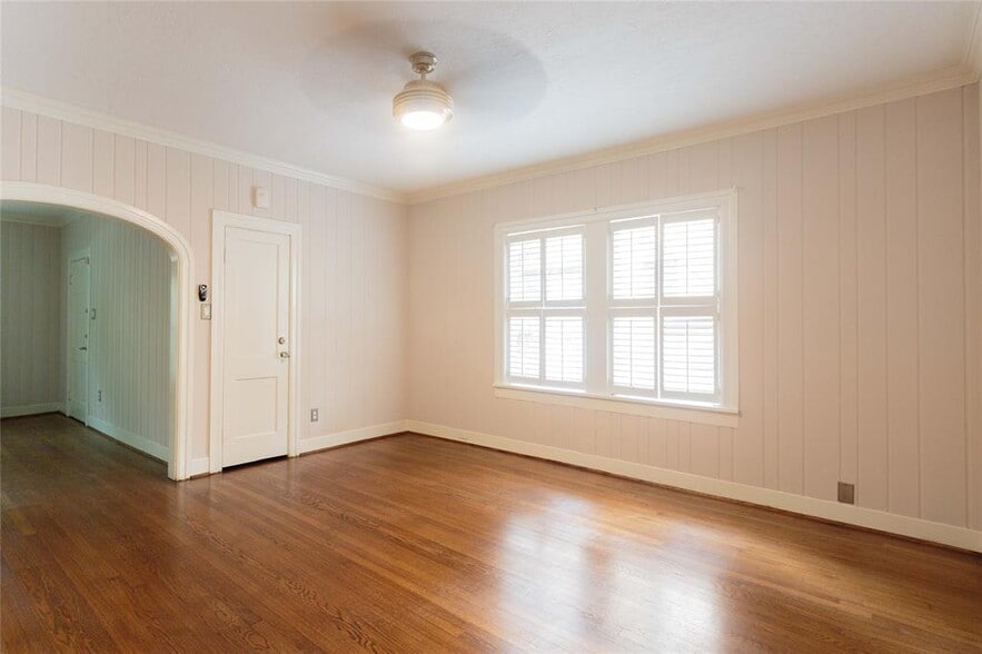 dining area with closet - 1212 Milford St