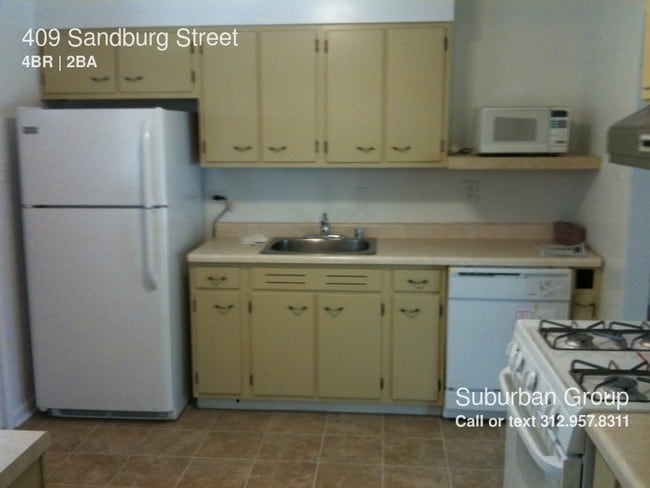 Building Photo - 409 Sandburg St