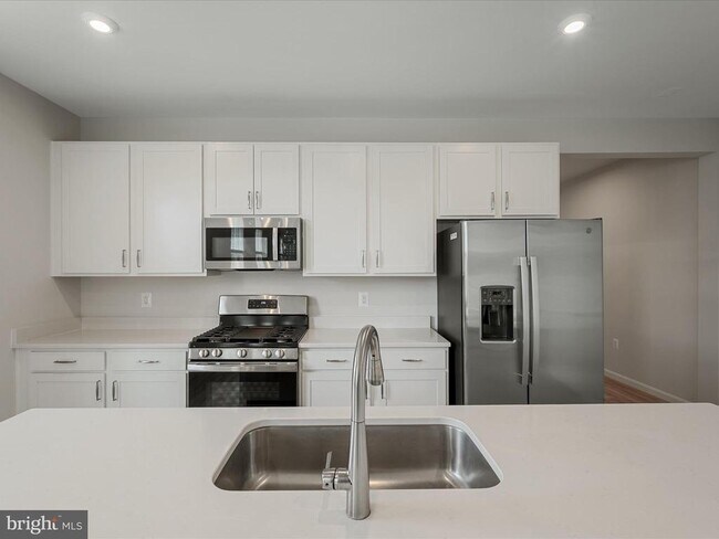 Building Photo - 107 Poe Dr